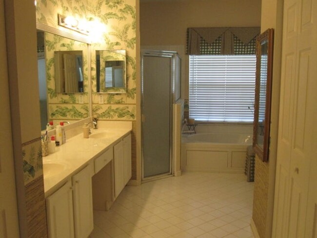 Building Photo - 15385 Whispering Willow Dr