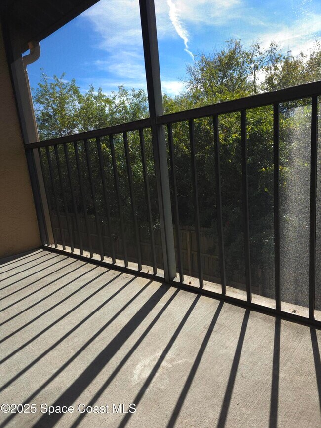 Building Photo - 245 Spring Dr