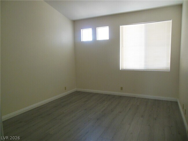 Building Photo - 5155 W Tropicana Ave