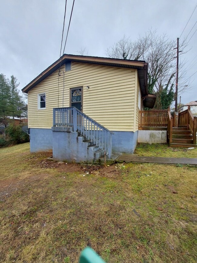 Building Photo - 1810 Laurel St