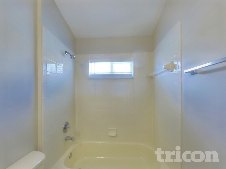 Building Photo - 3921 Langdrum Dr