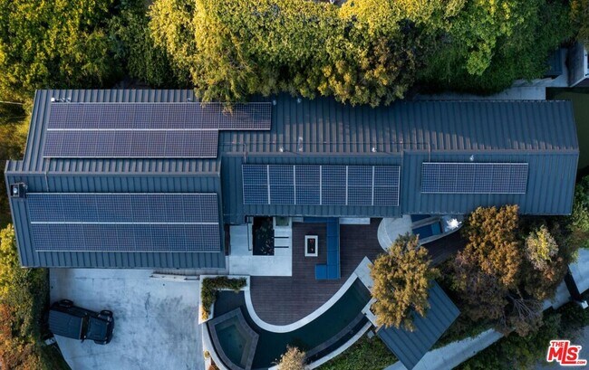 Building Photo - 2532 Canyon Oak Dr