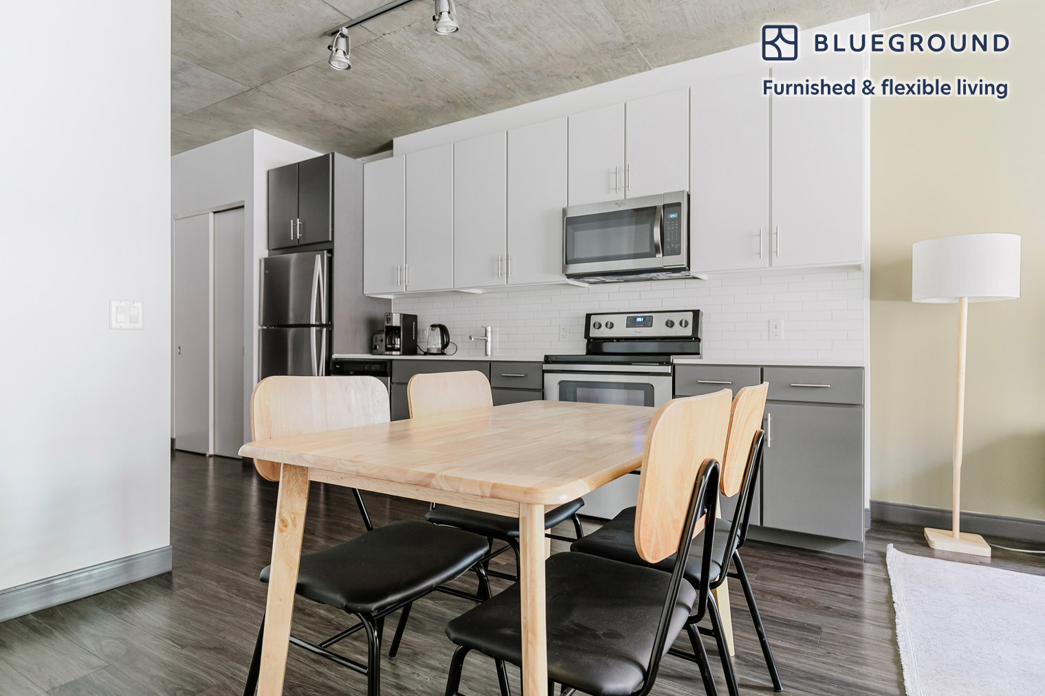 Building Photo - 215 W Lake St