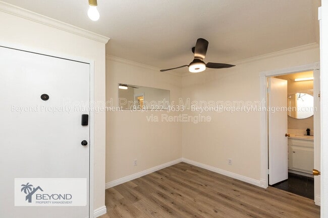 Building Photo - 6924 Hyde Park Dr