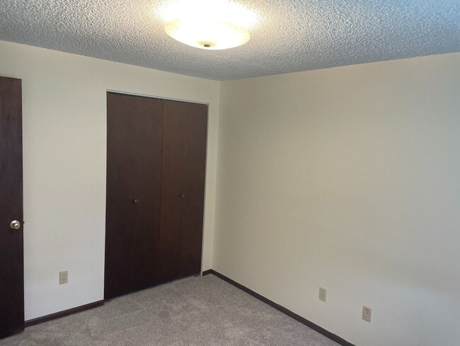 Building Photo - BENE01