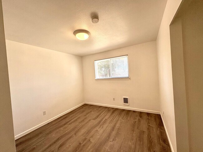 Building Photo - Cozy & Clean 3BR Home in North Tacoma