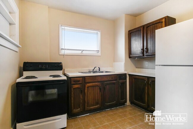 Building Photo - Adorable 2 Bed, 1.5 Bath with Covered Porch and Mudroom