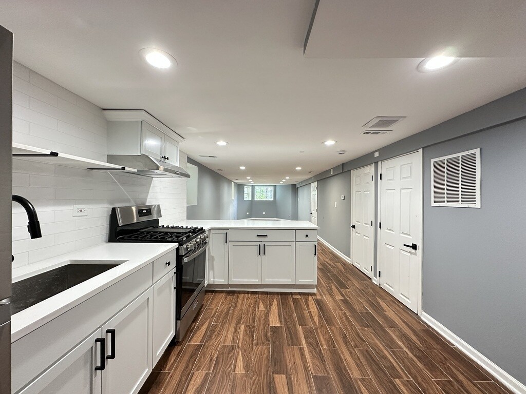 Building Photo - 2317 N Keeler Ave