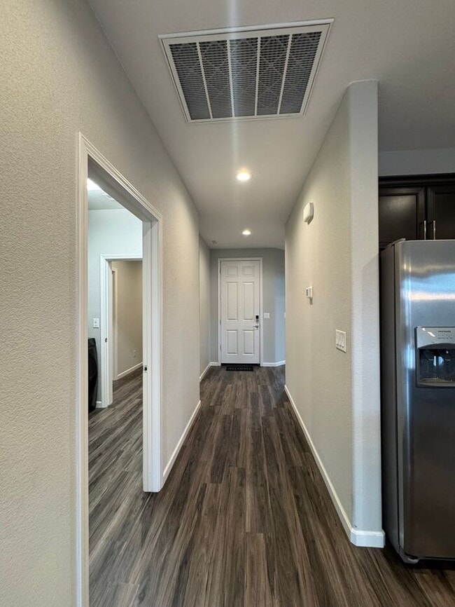 Building Photo - Spacious 4-Bedroom Dayton Home with Split-Bedroom Layout & Modern Finishes