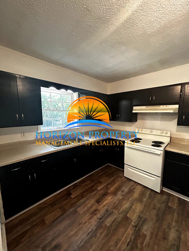 Building Photo - 2727 Clayton Dr NW