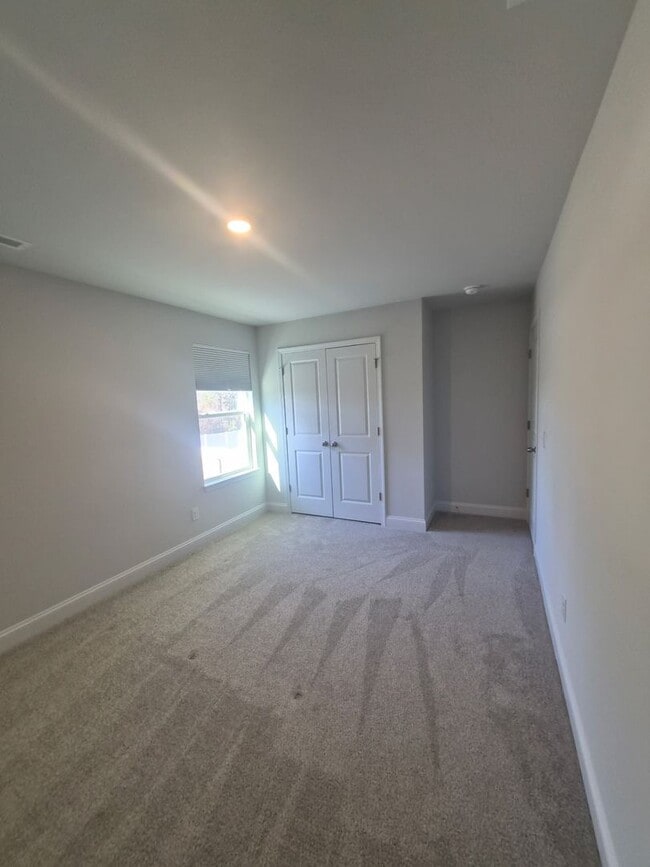 Building Photo - 301 Harvest Mdw Xing