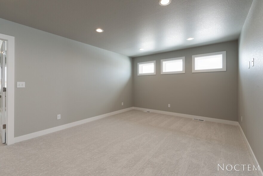 Building Photo - 5703 Iron Dr