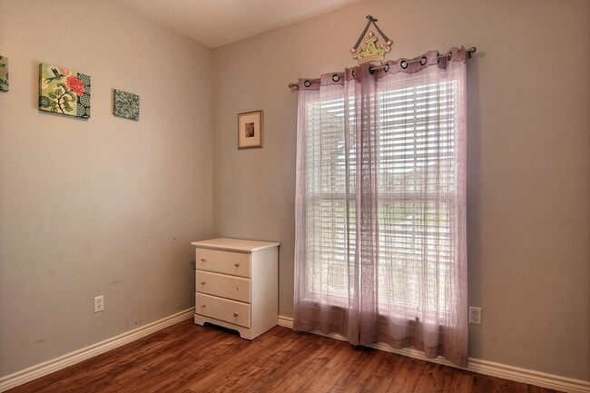 Building Photo - 3934 Los Arroyos Dr