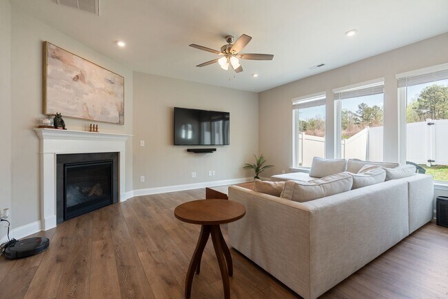 Building Photo - PARK FLEX STAYS - FULLY FURNISHED! Sunlit, Briar Chapel Retreat with Designer Finishes & Resort-S...