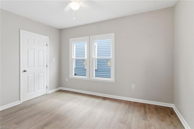 Building Photo - 1442 W 41st St