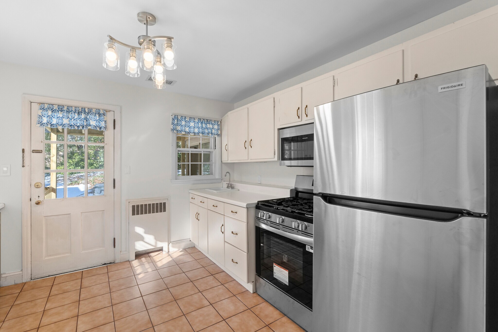 Building Photo - 221 W Avondale Dr