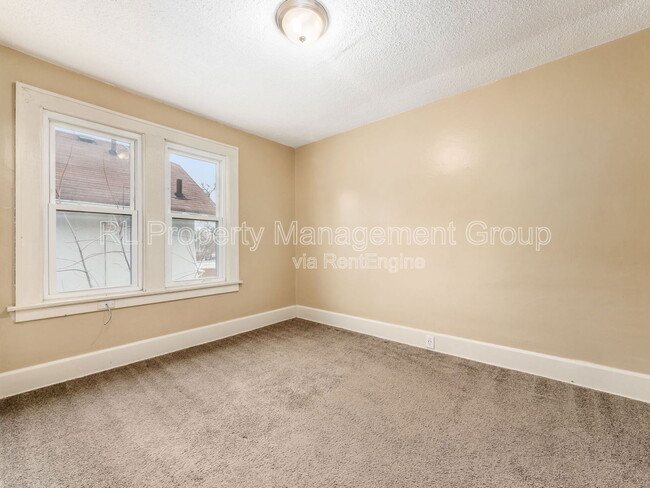 Building Photo - 730 Siebert St