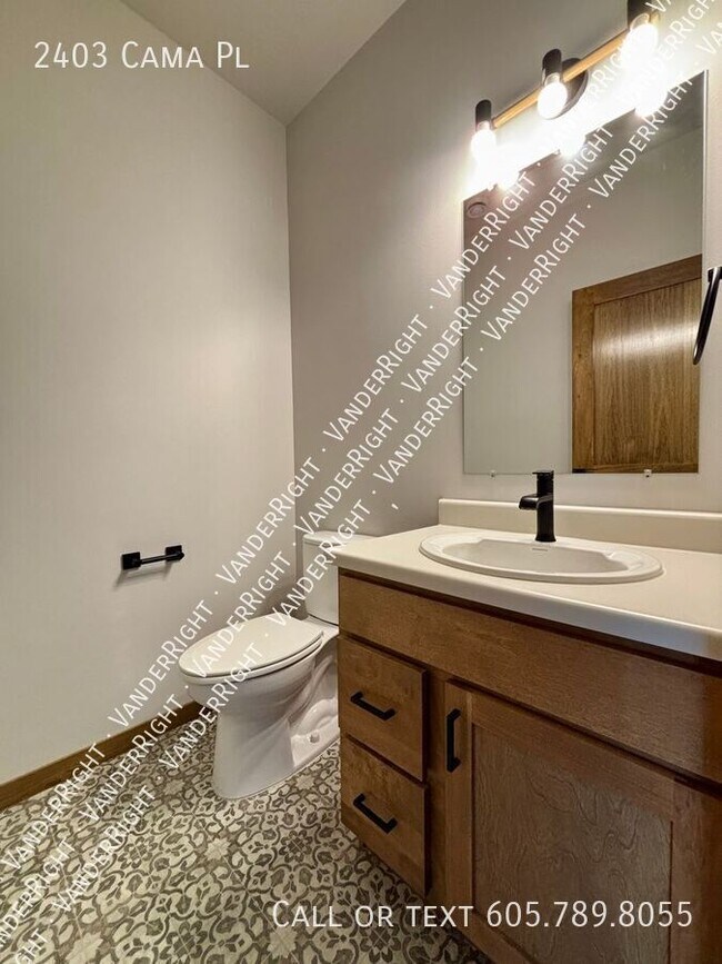 Building Photo - 2403 Cama Pl