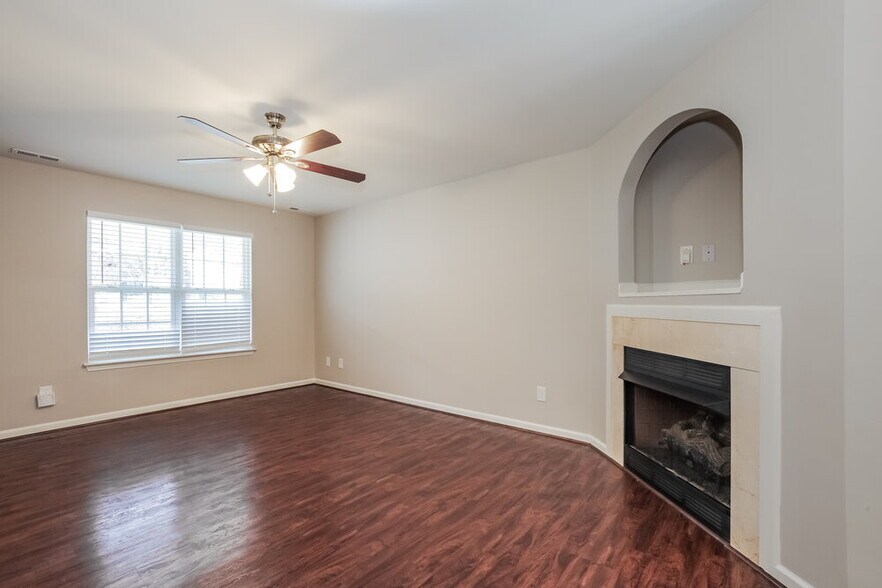 Building Photo - 1126 Larkspur Ln