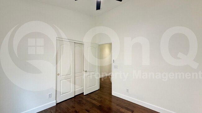Building Photo - 920 W Breckenridge Ave