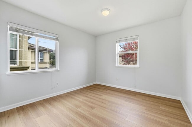 Building Photo - 11 Stony Hill Pl