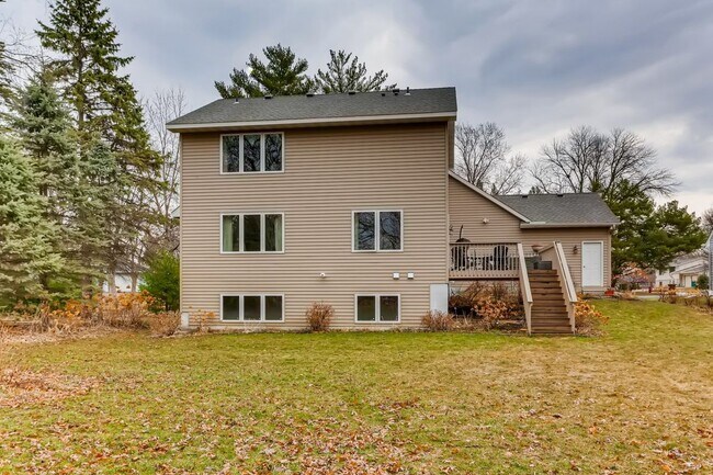 Building Photo - 301 Russell Ln
