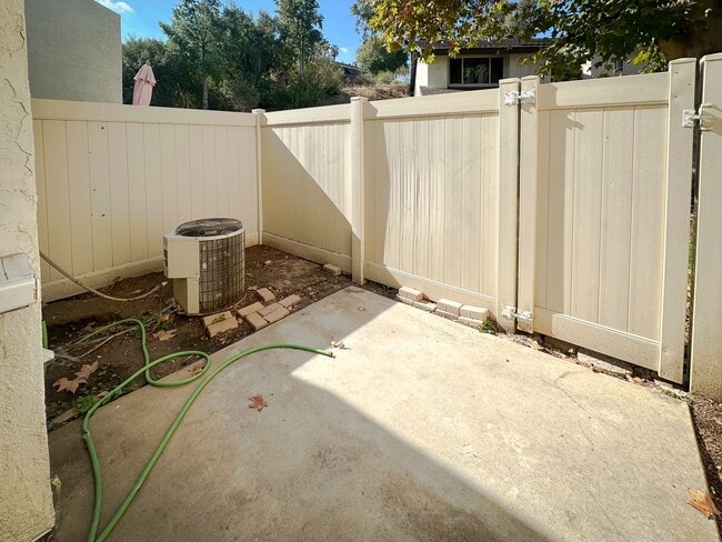 Building Photo - JUST REMODELED! Great Floor Plan! 2 Bedroom 2 Bathroom Townhome FOR RENT!