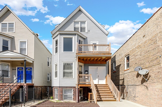 Building Photo - 3836 W Diversey Ave
