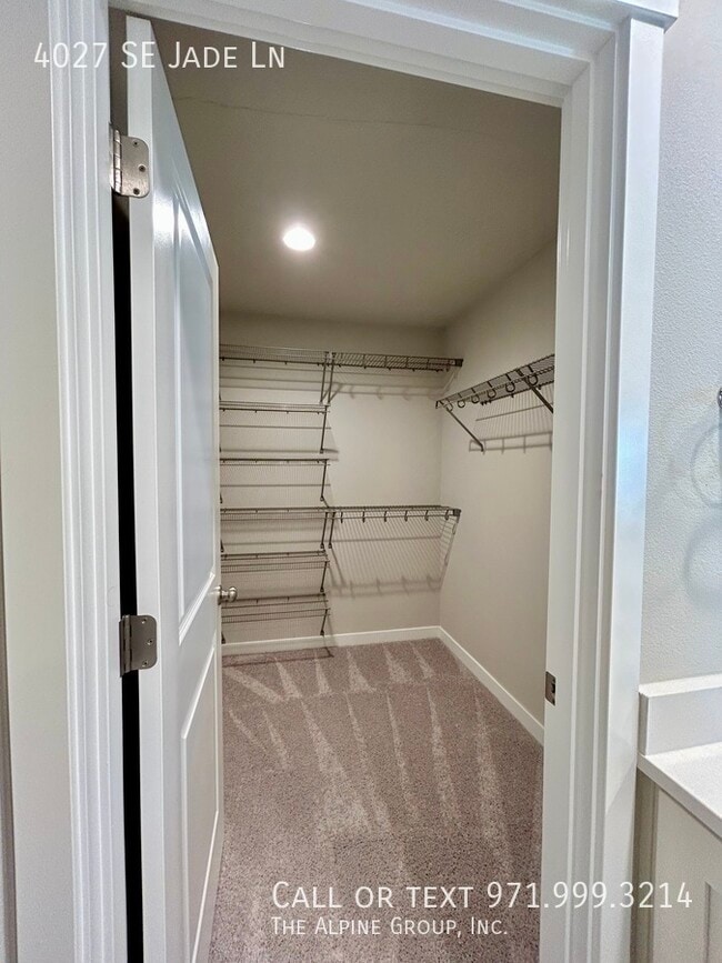 Building Photo - 4027 SE Jade Ln