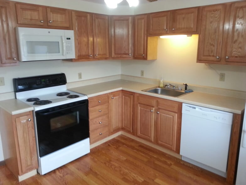 Kitchen - 224 S Sage Cir