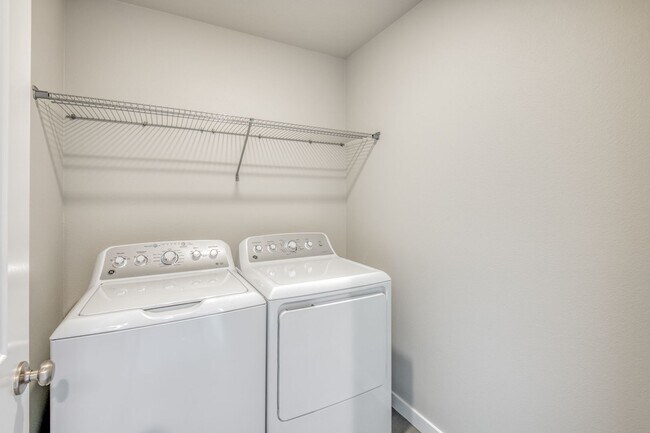 Building Photo - Brand New & Beautiful 2025 Holt Home !  Walking Trails, Common Areas!