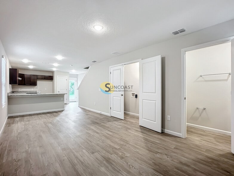 Building Photo - 6145 Delmar Pl