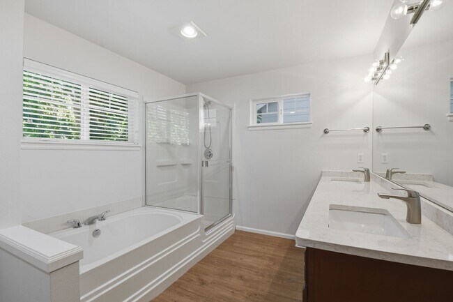 Building Photo - 4bd/2.5ba Renton Home