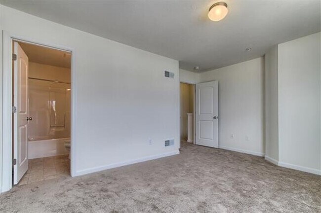 Building Photo - 1241 Ledge Dr