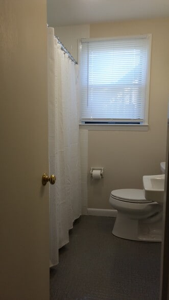 bath with full shower - 948 Matunuck Beach Rd