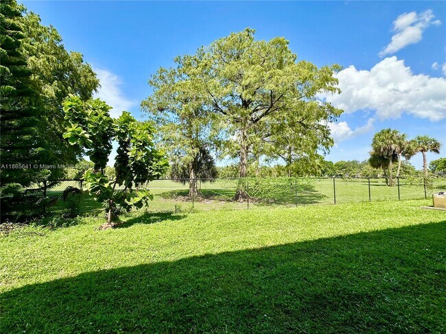 Building Photo - 7831 N Colony Cir