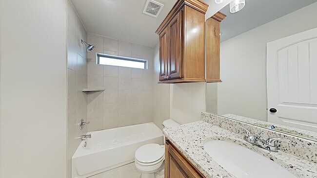 Building Photo - Very Nice 4 Bedroom 2 Bath Home in Mustang Schools