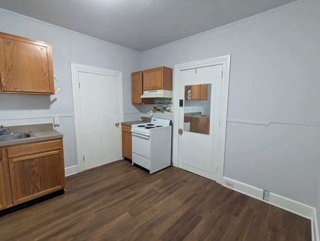 Primary Photo - 263 E Chestnut St