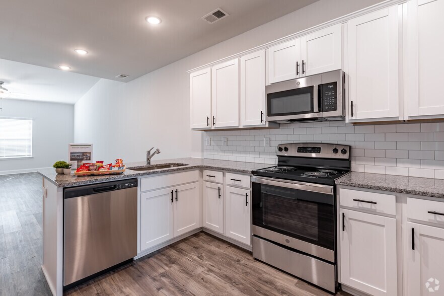 Brighton Townhomes 5900 Woodstock Rd Acworth GA 30102 Apartment Finder