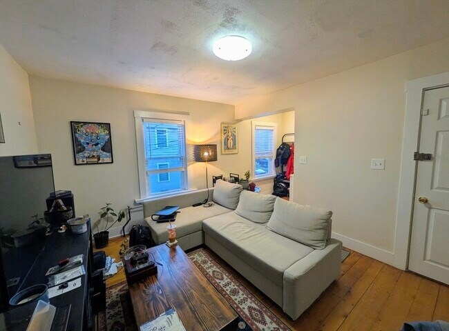 Building Photo - 25 Sawin St