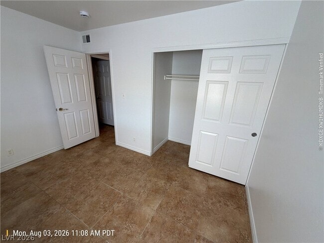Building Photo - 5161 River Glen Dr