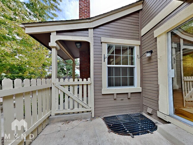 Building Photo - 2002 S Helena St