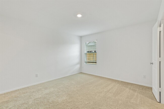 Building Photo - 402 Moray Dr