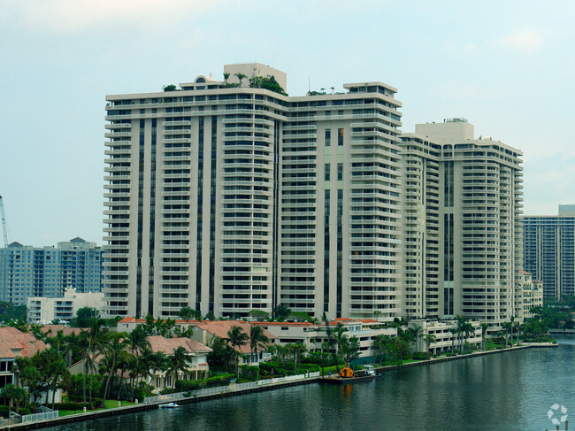 Building Photo - Turnberry Isle North