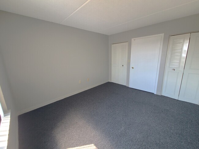 Building Photo - 65 North Point Dr