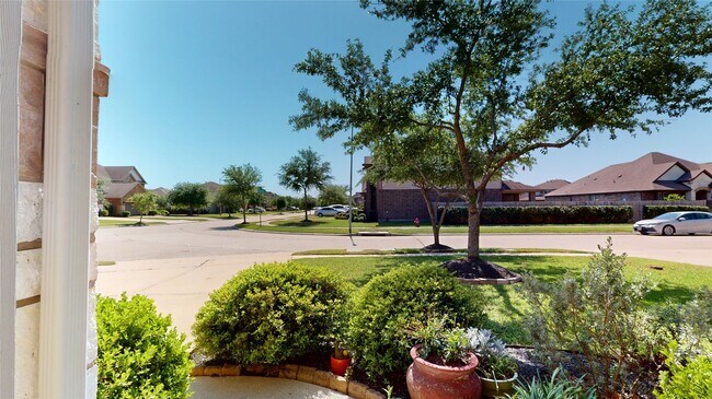 Building Photo - 2135 Llerena Ln