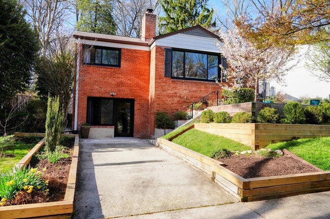 Building Photo - 3121 Homewood Pky