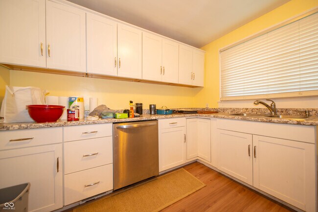 Building Photo - 5446 N College Ave