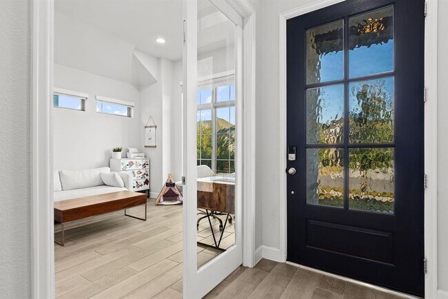 Building Photo - 1909 Sir Nathaniel Ln