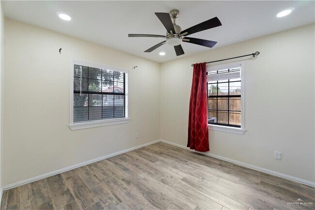 Building Photo - 13 H S St